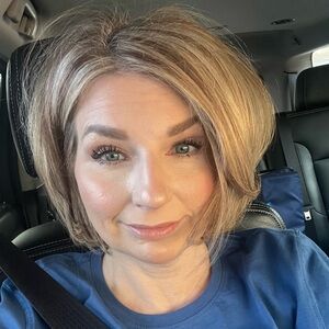 Meet your Posher, Hollie